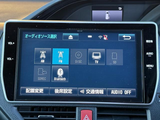 エスクァイア ハイブリッドＧｉ　後期型　モデリスタフルエアロ　モデリスタリアスポイラー　ＲＡＹＳ１８インチＡＷ　純正１０インチナビ　純正１２．８インチフリップダウンモニター　社外スモークテール　社外ＬＥＤリフレクター　黒革シート（29枚目）