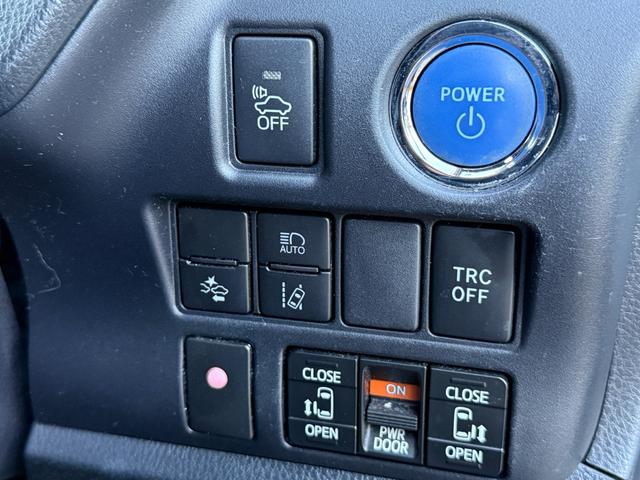 エスクァイア ハイブリッドＧｉ　後期型　モデリスタフルエアロ　モデリスタリアスポイラー　ＲＡＹＳ１８インチＡＷ　純正１０インチナビ　純正１２．８インチフリップダウンモニター　社外スモークテール　社外ＬＥＤリフレクター　黒革シート（34枚目）