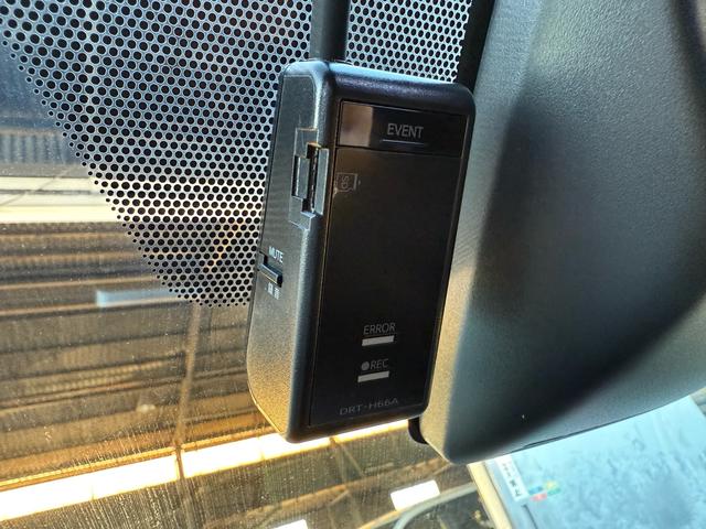 エスクァイア ハイブリッドＧｉ　後期型　モデリスタフルエアロ　モデリスタリアスポイラー　ＲＡＹＳ１８インチＡＷ　純正１０インチナビ　純正１２．８インチフリップダウンモニター　社外スモークテール　社外ＬＥＤリフレクター　黒革シート（42枚目）