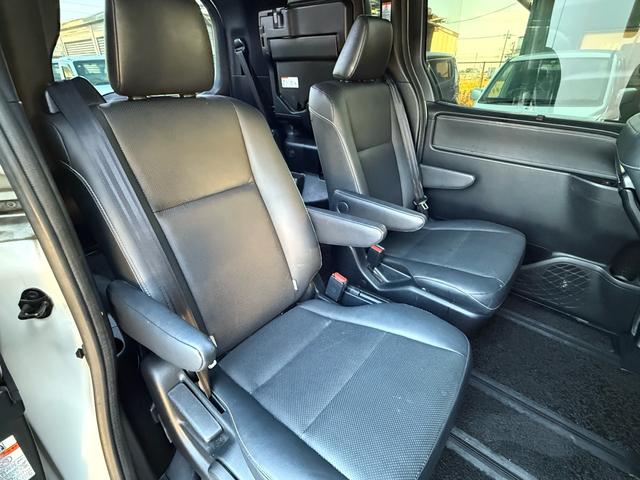 エスクァイア ハイブリッドＧｉ　後期型　モデリスタフルエアロ　モデリスタリアスポイラー　ＲＡＹＳ１８インチＡＷ　純正１０インチナビ　純正１２．８インチフリップダウンモニター　社外スモークテール　社外ＬＥＤリフレクター　黒革シート（44枚目）