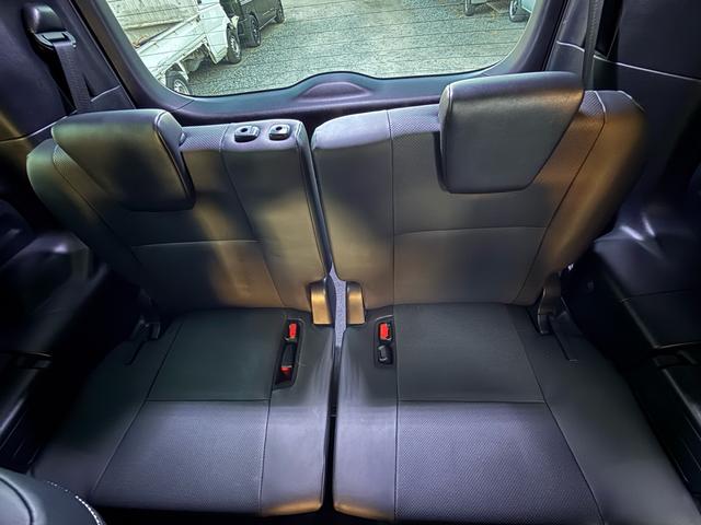 エスクァイア ハイブリッドＧｉ　後期型　モデリスタフルエアロ　モデリスタリアスポイラー　ＲＡＹＳ１８インチＡＷ　純正１０インチナビ　純正１２．８インチフリップダウンモニター　社外スモークテール　社外ＬＥＤリフレクター　黒革シート（45枚目）