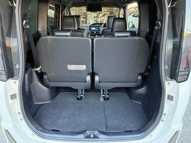 エスクァイア ハイブリッドＧｉ　後期型　モデリスタフルエアロ　モデリスタリアスポイラー　ＲＡＹＳ１８インチＡＷ　純正１０インチナビ　純正１２．８インチフリップダウンモニター　社外スモークテール　社外ＬＥＤリフレクター　黒革シート（46枚目）