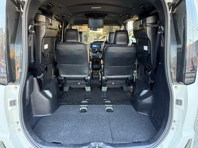 エスクァイア ハイブリッドＧｉ　後期型　モデリスタフルエアロ　モデリスタリアスポイラー　ＲＡＹＳ１８インチＡＷ　純正１０インチナビ　純正１２．８インチフリップダウンモニター　社外スモークテール　社外ＬＥＤリフレクター　黒革シート（47枚目）