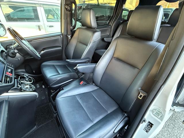 エスクァイア ハイブリッドＧｉ　後期型　モデリスタフルエアロ　モデリスタリアスポイラー　ＲＡＹＳ１８インチＡＷ　純正１０インチナビ　純正１２．８インチフリップダウンモニター　社外スモークテール　社外ＬＥＤリフレクター　黒革シート（51枚目）