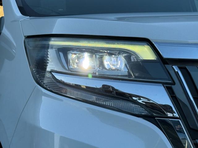 エスクァイア ハイブリッドＧｉ　後期型　モデリスタフルエアロ　モデリスタリアスポイラー　ＲＡＹＳ１８インチＡＷ　純正１０インチナビ　純正１２．８インチフリップダウンモニター　社外スモークテール　社外ＬＥＤリフレクター　黒革シート（55枚目）