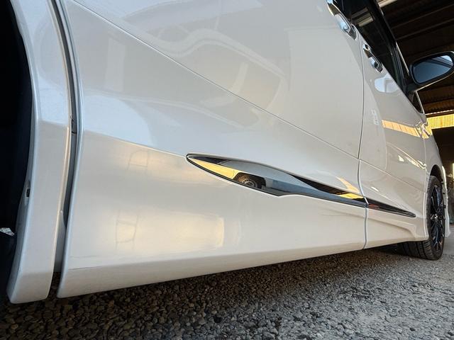 エスクァイア ハイブリッドＧｉ　後期型　モデリスタフルエアロ　モデリスタリアスポイラー　ＲＡＹＳ１８インチＡＷ　純正１０インチナビ　純正１２．８インチフリップダウンモニター　社外スモークテール　社外ＬＥＤリフレクター　黒革シート（60枚目）