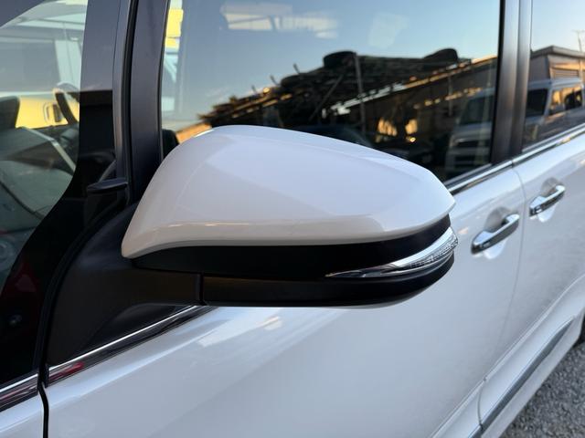 エスクァイア ハイブリッドＧｉ　後期型　モデリスタフルエアロ　モデリスタリアスポイラー　ＲＡＹＳ１８インチＡＷ　純正１０インチナビ　純正１２．８インチフリップダウンモニター　社外スモークテール　社外ＬＥＤリフレクター　黒革シート（61枚目）