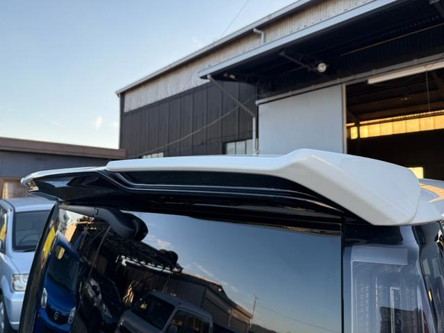 エスクァイア ハイブリッドＧｉ　後期型　モデリスタフルエアロ　モデリスタリアスポイラー　ＲＡＹＳ１８インチＡＷ　純正１０インチナビ　純正１２．８インチフリップダウンモニター　社外スモークテール　社外ＬＥＤリフレクター　黒革シート（65枚目）