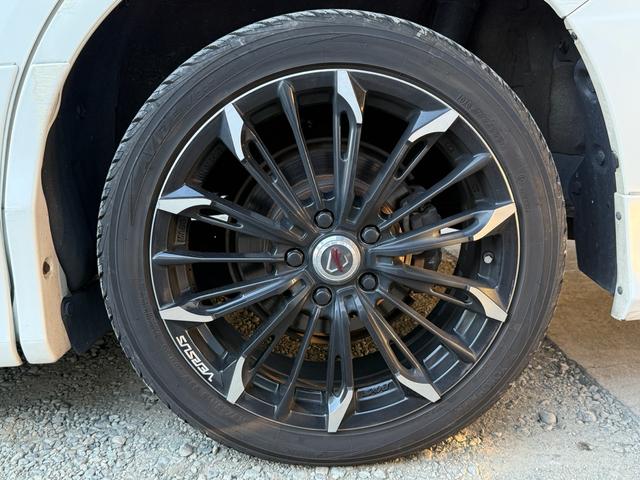 エスクァイア ハイブリッドＧｉ　後期型　モデリスタフルエアロ　モデリスタリアスポイラー　ＲＡＹＳ１８インチＡＷ　純正１０インチナビ　純正１２．８インチフリップダウンモニター　社外スモークテール　社外ＬＥＤリフレクター　黒革シート（67枚目）