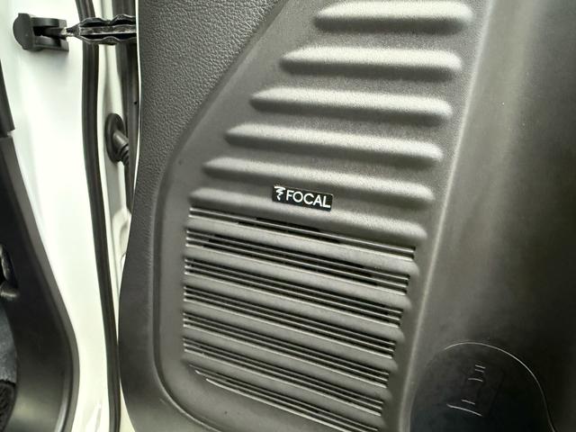 ＦＯＣＡＬスピーカー装備！