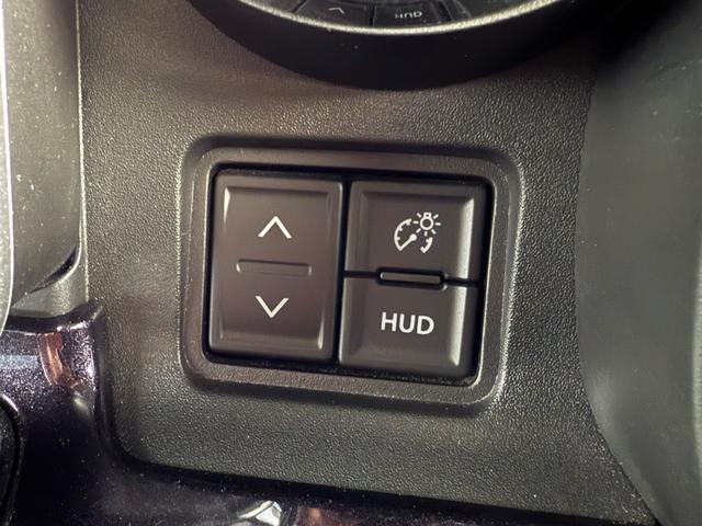 ヘッドアップディスプレイもついております！