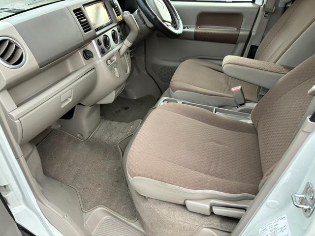 エブリイワゴン ＪＰターボ　ＥＴＣ　バックカメラ　両側スライドドア　ナビ　ＴＶ　キーレスエントリー　電動格納ミラー　ＡＴ　盗難防止システム　ＡＢＳ　ＣＤ　衝突安全ボディ　エアコン　パワーステアリング　パワーウィンドウ（8枚目）