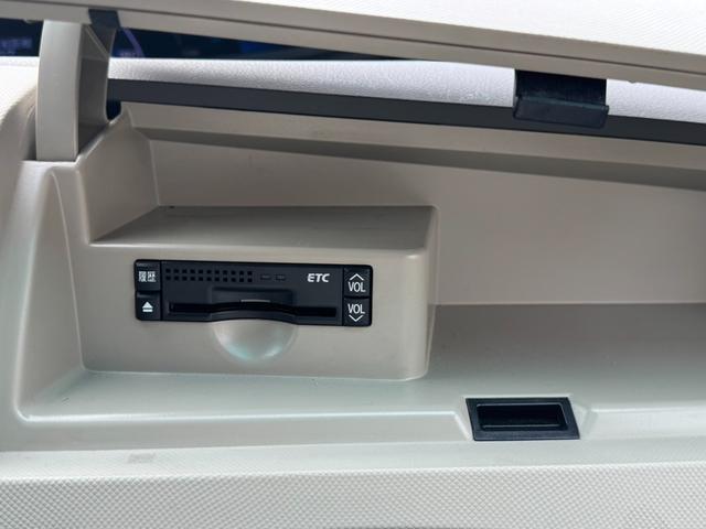 エスティマハイブリッド Ｇ４ＷＤ　Ｗムーンルーフ　Ｐスタート　純正ナビ・ＴＶ　フロント＆バックカメラ　Ｂｌｕｅｔｏｏｔｈ　ＥＴＣ　両側パワスラ　ＬＥＤオートライト＆フォグ　パワーシート・シートヒーター　１８インチＡＷ　車検令和８年８月（10枚目）