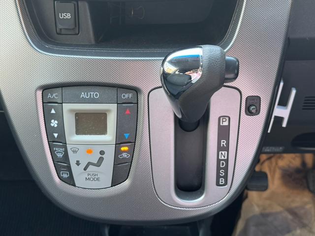 ムーヴ カスタム　Ｘリミテッド　バックカメラ　ナビ　ＴＶ　スマートキー　アイドリングストップ　ベンチシート　ＣＶＴ　盗難防止システム　ＡＢＳ　ＣＤ　ミュージックプレイヤー接続可　アルミホイール　衝突安全ボディ　エアコン（9枚目）