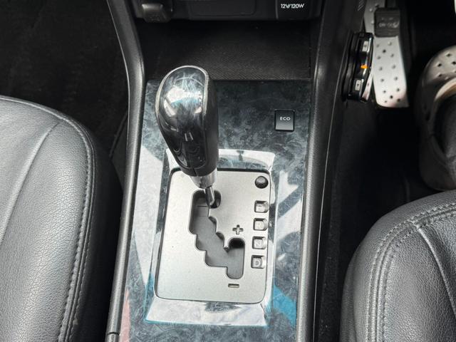 エクシーガ ２．０ｉ－Ｓ　４ＷＤ　ＳＴＩフロントスポイラー＆タワーバー　ＨＫＳマフラー　ローダウン　プロドライブ１７インチＡＷ　社外ナビ・ＴＶ　ＥＴＣ　３列シート　７人乗り　ターボ用ボンネット　タイミングベルト１０４１８１キロ時交換済（8枚目）