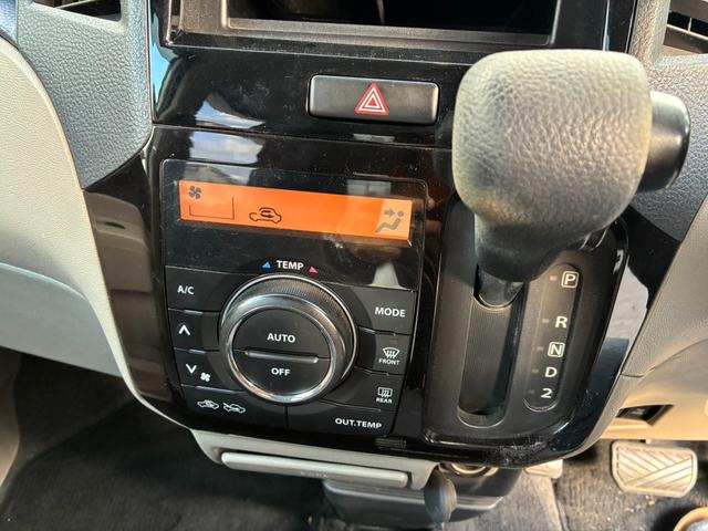 シフトレバー。ぜひ一度お客様の目で確認してください。