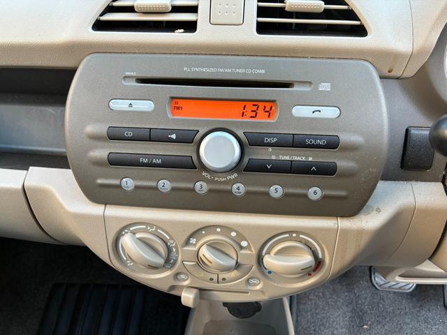 アルト Ｆ　キーレスエントリー　ＡＴ　盗難防止システム　ＣＤ　衝突安全ボディ　エアコン　パワーステアリング　パワーウィンドウ（3枚目）