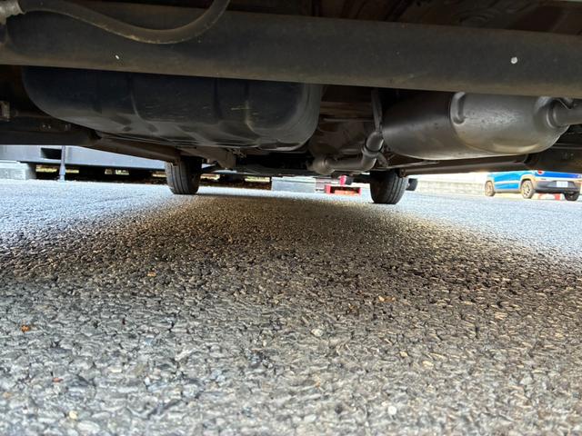 アルト Ｆ　キーレスエントリー　ＡＴ　盗難防止システム　ＣＤ　衝突安全ボディ　エアコン　パワーステアリング　パワーウィンドウ（29枚目）