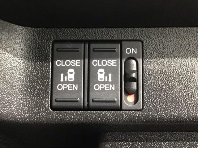 ステップワゴンスパーダ スパーダホンダセンシング　１年保証ワンオ－ナ－ナビＴＶＲカメラ　盗難防止　助手席エアバッグ　ワンオーナ－　Ｗパワスラ　記録簿有　リアオートエアコン　地デジ　サイドエアバッグ　ＬＥＤライト　横滑り防止システム　オートエアコン（12枚目）