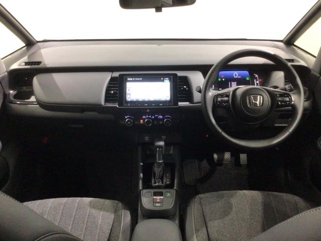 フィット ｅ：ＨＥＶホームブラックスタイル　ＨＳＥＮＳＩＮＧ新車保証試乗車ワンオーナー　Ｂカメラ　１オーナー　ＬＥＤライト　サイドＳＲＳ　オートクルーズコントロール　フルオートエアコン　ＶＳＡ　スマ－トキ－　衝突軽減　ＥＴＣ　ＵＳＢ接続　ＡＢＳ（9枚目）