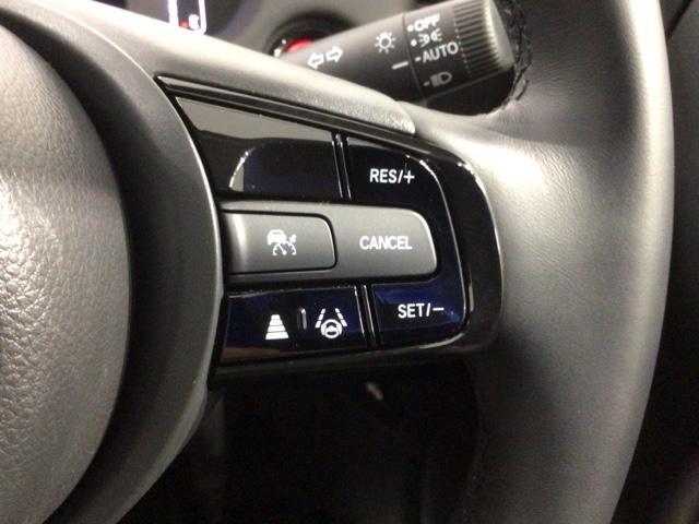 フィット ｅ：ＨＥＶホームブラックスタイル　ＨＳＥＮＳＩＮＧ新車保証試乗車ワンオーナー　Ｂカメラ　１オーナー　ＬＥＤライト　サイドＳＲＳ　オートクルーズコントロール　フルオートエアコン　ＶＳＡ　スマ－トキ－　衝突軽減　ＥＴＣ　ＵＳＢ接続　ＡＢＳ（11枚目）