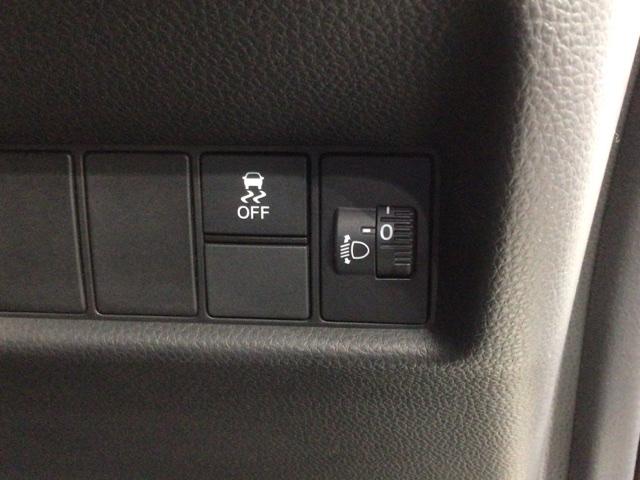 フィット ｅ：ＨＥＶホームブラックスタイル　ＨＳＥＮＳＩＮＧ新車保証試乗車ワンオーナー　Ｂカメラ　１オーナー　ＬＥＤライト　サイドＳＲＳ　オートクルーズコントロール　フルオートエアコン　ＶＳＡ　スマ－トキ－　衝突軽減　ＥＴＣ　ＵＳＢ接続　ＡＢＳ（13枚目）