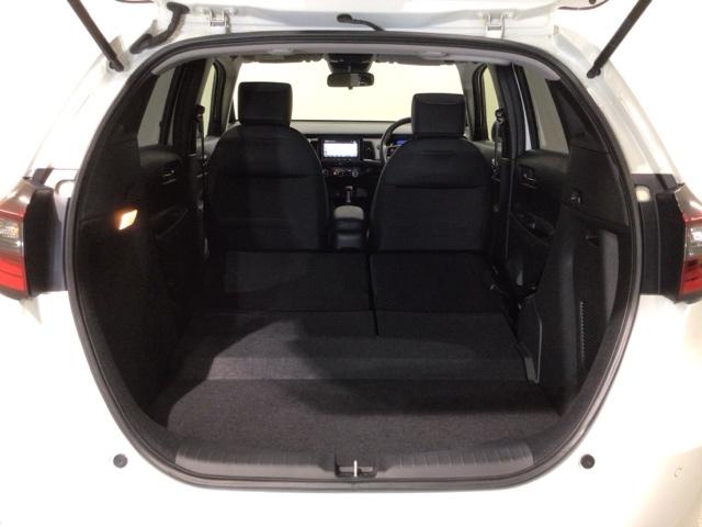 フィット ｅ：ＨＥＶホームブラックスタイル　ＨＳＥＮＳＩＮＧ新車保証試乗車ワンオーナー　Ｂカメラ　１オーナー　ＬＥＤライト　サイドＳＲＳ　オートクルーズコントロール　フルオートエアコン　ＶＳＡ　スマ－トキ－　衝突軽減　ＥＴＣ　ＵＳＢ接続　ＡＢＳ（19枚目）