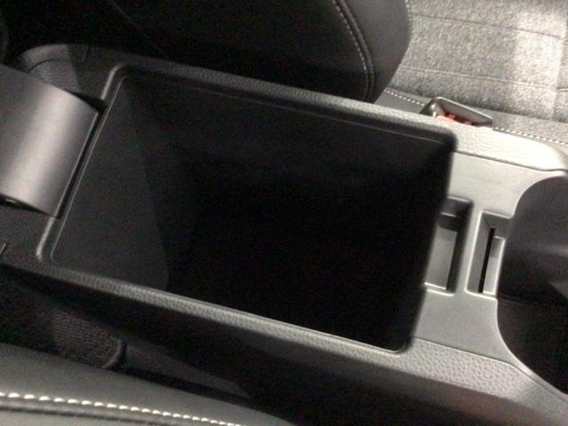 フィット ｅ：ＨＥＶホームブラックスタイル　ＨＳＥＮＳＩＮＧ新車保証試乗車ワンオーナー　Ｂカメラ　１オーナー　ＬＥＤライト　サイドＳＲＳ　オートクルーズコントロール　フルオートエアコン　ＶＳＡ　スマ－トキ－　衝突軽減　ＥＴＣ　ＵＳＢ接続　ＡＢＳ（30枚目）