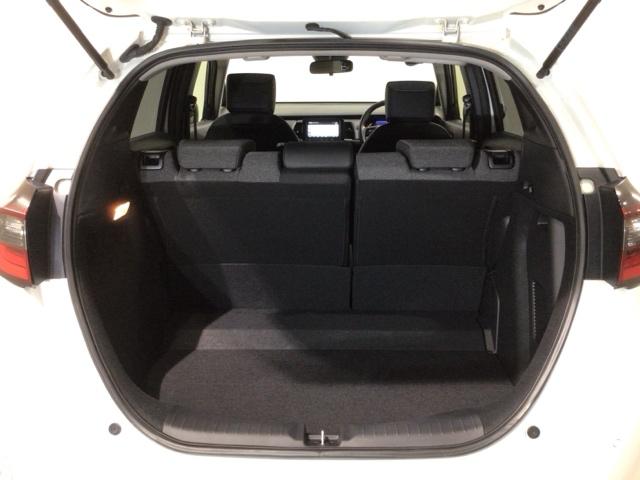 フィット ｅ：ＨＥＶホームブラックスタイル　ＨＳＥＮＳＩＮＧ新車保証試乗車ワンオーナー　Ｂカメラ　１オーナー　ＬＥＤライト　サイドＳＲＳ　オートクルーズコントロール　フルオートエアコン　ＶＳＡ　スマ－トキ－　衝突軽減　ＥＴＣ　ＵＳＢ接続　ＡＢＳ（37枚目）