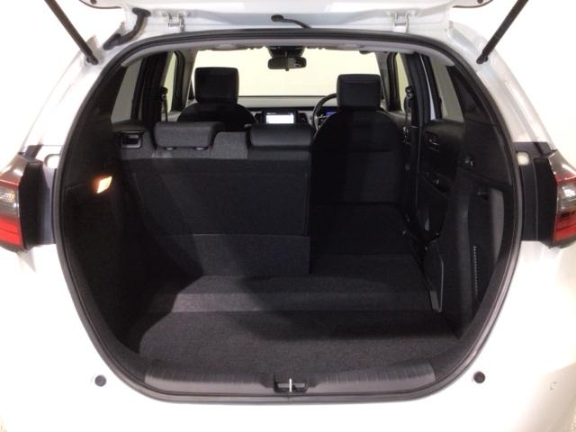フィット ｅ：ＨＥＶホームブラックスタイル　ＨＳＥＮＳＩＮＧ新車保証試乗車ワンオーナー　Ｂカメラ　１オーナー　ＬＥＤライト　サイドＳＲＳ　オートクルーズコントロール　フルオートエアコン　ＶＳＡ　スマ－トキ－　衝突軽減　ＥＴＣ　ＵＳＢ接続　ＡＢＳ（38枚目）