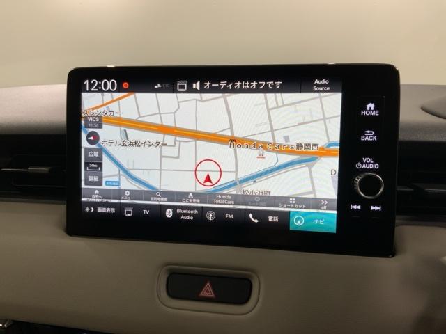 ヴェゼル ｅ：ＨＥＶＰＬａＹ　ＨＳＥＮＳＩＮＧ　２ト－ン　最長５年保証　ＥＴＣ　衝突被害軽減ブレーキ　カーテンエアバッグ　盗難防止装置　ＡＢＳ　ＥＳＣ　１オーナー　フルオートエアコン　リアカメラ　シートヒータ　エアバッグ　記録簿（6枚目）
