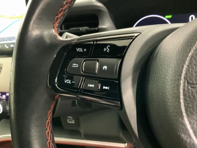 ヴェゼル ｅ：ＨＥＶＰＬａＹ　ＨＳＥＮＳＩＮＧ　２ト－ン　最長５年保証　ＥＴＣ　衝突被害軽減ブレーキ　カーテンエアバッグ　盗難防止装置　ＡＢＳ　ＥＳＣ　１オーナー　フルオートエアコン　リアカメラ　シートヒータ　エアバッグ　記録簿（10枚目）