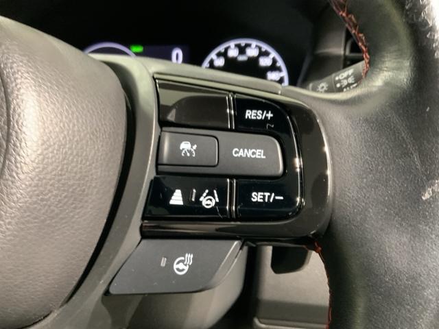 ヴェゼル ｅ：ＨＥＶＰＬａＹ　ＨＳＥＮＳＩＮＧ　２ト－ン　最長５年保証　ＥＴＣ　衝突被害軽減ブレーキ　カーテンエアバッグ　盗難防止装置　ＡＢＳ　ＥＳＣ　１オーナー　フルオートエアコン　リアカメラ　シートヒータ　エアバッグ　記録簿（11枚目）