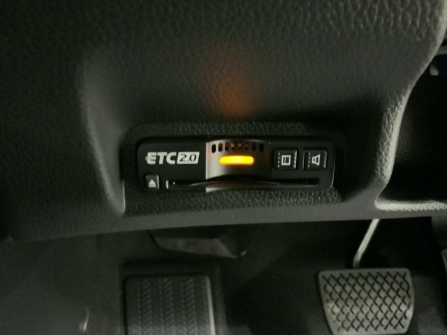 ヴェゼル ｅ：ＨＥＶＰＬａＹ　ＨＳＥＮＳＩＮＧ　２ト－ン　最長５年保証　ＥＴＣ　衝突被害軽減ブレーキ　カーテンエアバッグ　盗難防止装置　ＡＢＳ　ＥＳＣ　１オーナー　フルオートエアコン　リアカメラ　シートヒータ　エアバッグ　記録簿（12枚目）