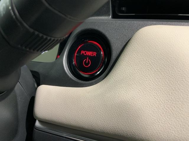 ヴェゼル ｅ：ＨＥＶＰＬａＹ　ＨＳＥＮＳＩＮＧ　２ト－ン　最長５年保証　ＥＴＣ　衝突被害軽減ブレーキ　カーテンエアバッグ　盗難防止装置　ＡＢＳ　ＥＳＣ　１オーナー　フルオートエアコン　リアカメラ　シートヒータ　エアバッグ　記録簿（15枚目）