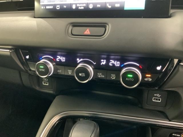 ヴェゼル ｅ：ＨＥＶＺ　Ｈ　ＳＥＮＳＩＮＧ　最長５年保証　ワンオ－ナ－　純正ナビ　ＴＶ　Ｒカメラ　ＢＴオ－ディオ　ＥＴＣ　ＬＥＤライト　ＶＳＡ　シ－トヒ－タ－　クルコン　アルミ　スマ－トキ－　盗難防止装置　整備記録簿　ＡＡＣ（10枚目）