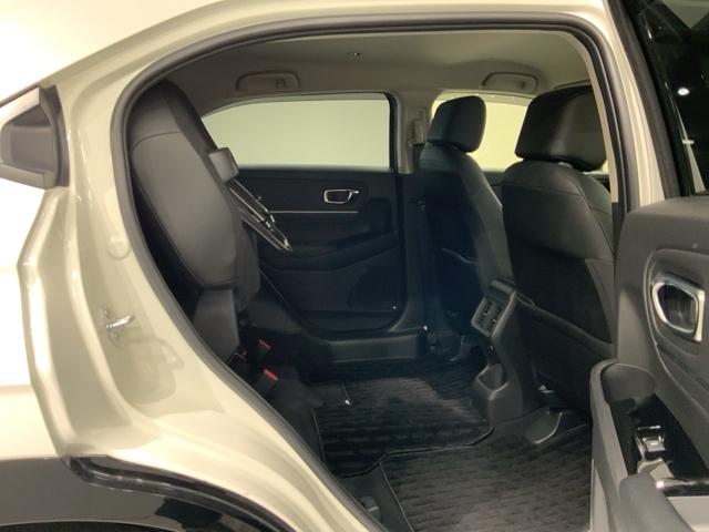 ヴェゼル ｅ：ＨＥＶＺ　Ｈ　ＳＥＮＳＩＮＧ　最長５年保証　ワンオ－ナ－　純正ナビ　ＴＶ　Ｒカメラ　ＢＴオ－ディオ　ＥＴＣ　ＬＥＤライト　ＶＳＡ　シ－トヒ－タ－　クルコン　アルミ　スマ－トキ－　盗難防止装置　整備記録簿　ＡＡＣ（33枚目）