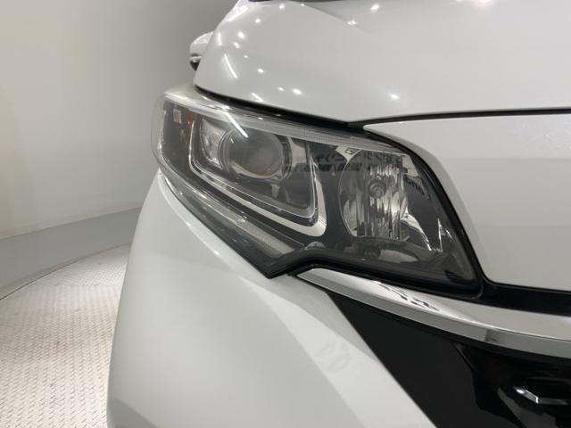 ＬＥＤヘッドライトは、点灯の瞬間から最大光量を発揮し、突然暗くなるトンネルなどでの安定感を高めます。