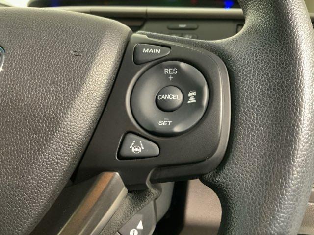 クルーズコントロールを装備しています。高速道路などで一定の速度で走ってくれるので運転が楽ですよ！速度を設定できますので、スピードの出しすぎにも注意できます。