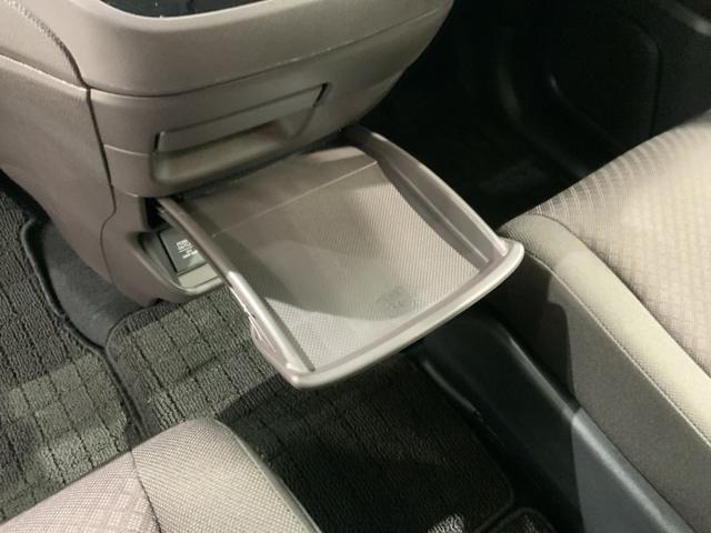 専門業者にて内外装のクリーニングを実施しております！