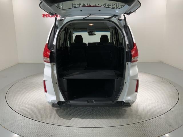 専門業者にて内外装のクリーニングを実施しております！