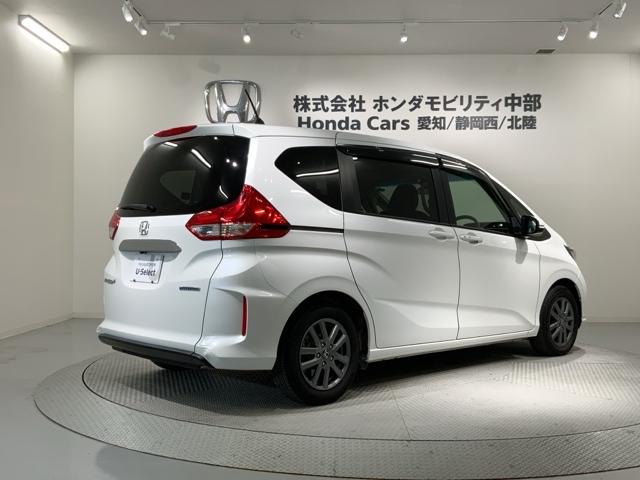 専門業者にて内外装のクリーニングを実施しております！