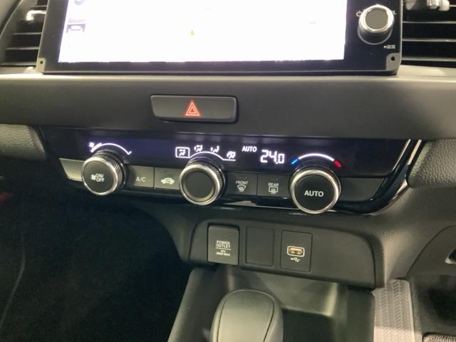 フィット e:HEVホーム H SENSING 新車保証 試乗車 ワンオ-ナ- ナビLXM-242ZFNI TV Rカメラ BTオ-ディオ ETC LEDライト VSA クルコン スマ-トキ- スペアキ-盗難防止装置 整備記録簿(10枚目)