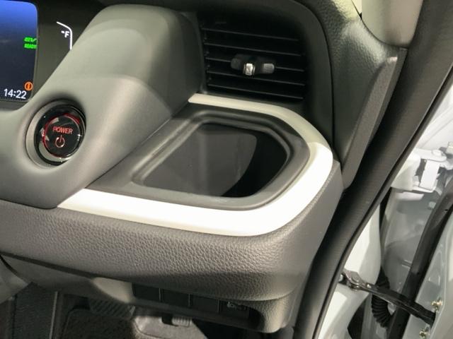 フィット e:HEVホーム H SENSING 新車保証 試乗車 ワンオ-ナ- ナビLXM-242ZFNI TV Rカメラ BTオ-ディオ ETC LEDライト VSA クルコン スマ-トキ- スペアキ-盗難防止装置 整備記録簿(30枚目)