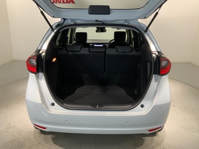 フィット e:HEVホーム H SENSING 新車保証 試乗車 ワンオ-ナ- ナビLXM-242ZFNI TV Rカメラ BTオ-ディオ ETC LEDライト VSA クルコン スマ-トキ- スペアキ-盗難防止装置 整備記録簿(37枚目)