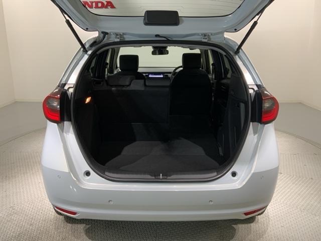 フィット e:HEVホーム H SENSING 新車保証 試乗車 ワンオ-ナ- ナビLXM-242ZFNI TV Rカメラ BTオ-ディオ ETC LEDライト VSA クルコン スマ-トキ- スペアキ-盗難防止装置 整備記録簿(38枚目)