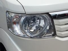 ＬＥＤヘッドライトは、点灯の瞬間から最大光量を発揮し、突然暗くなるトンネルなどでの安定感を高めます。 7