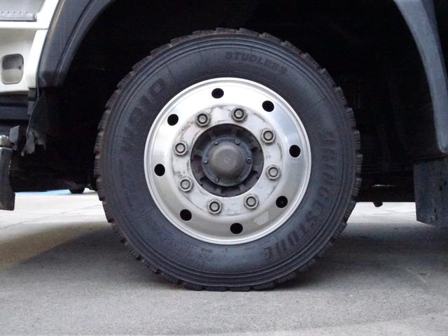 家畜運搬車 最大積載12,600Kg スムーサー12速 380馬力 原動機6UZ1 4軸 2デフ リアエアサス 荷台長さ950cm 幅236cm 高さ259cm NOx・PM適合(18枚目)
