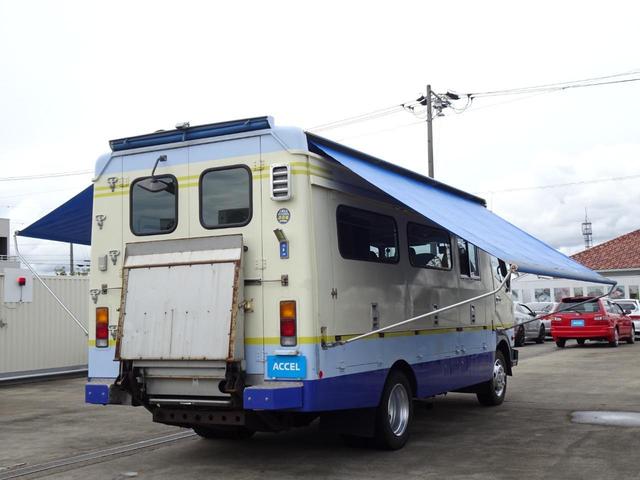 ウォークスルーバン 移動販売車 キッチンカー キャンピング 事務室車 ベース車 左右跳ね上げドア 左折れ戸ドア 左右オーニング 天窓 インバーター リア階段 170馬力 6MT NOx・PM非適合(23枚目)