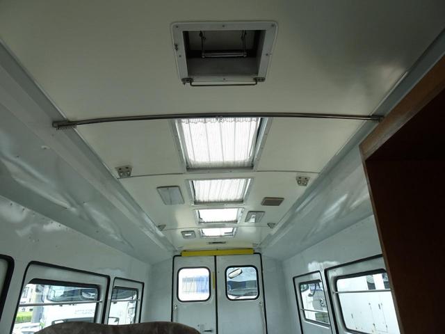 ウォークスルーバン 移動販売車 キッチンカー キャンピング 事務室車 ベース車 左右跳ね上げドア 左折れ戸ドア 左右オーニング 天窓 インバーター リア階段 170馬力 6MT NOx・PM非適合(29枚目)